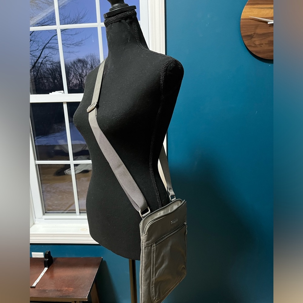 Baggallini crossbody slim bag